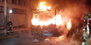 Se incendió un colectivo en Rosario