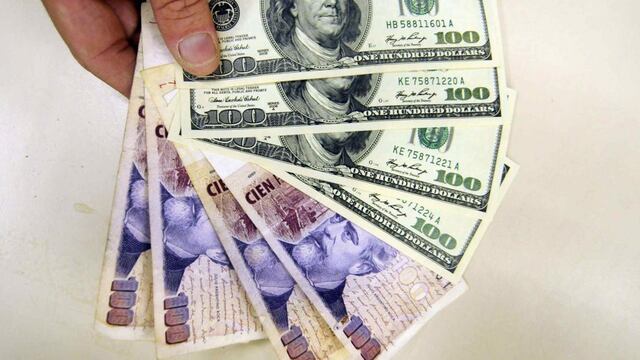 La mujer de 68 años le entregó a los estafadores más de $3.000.000 entre dólares y pesos. Imagen ilustrativa. (DyN/Archivo)