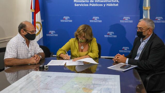 Alcides Calvo, la Ministra Silvina Frana y el presidente comunal Hugo Michelini