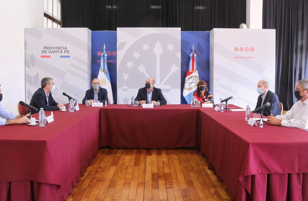 Provincia financiará el recambio de luminarias LED en Pérez