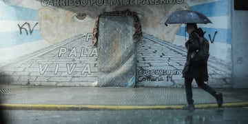 Lluvia y tormenta en la ciudad de Buenos Aires , Argentina
Gente con paraguas
Zona de Palermo
Foto Federico Lopez Claro