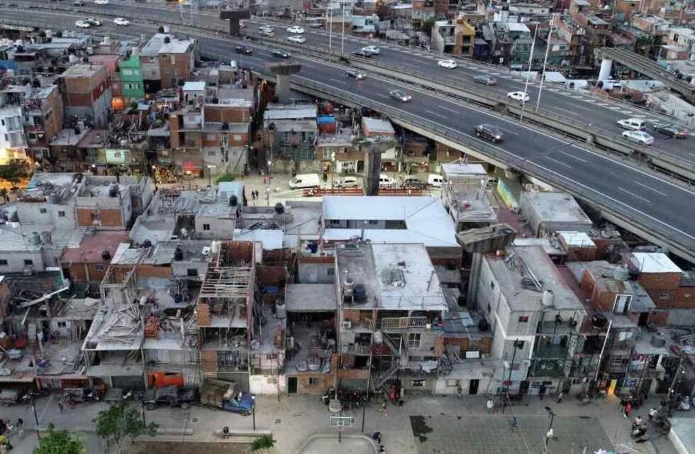 Un centenar de familias ocupan un predio del Barrio 31 en reclamo de soluciones habitacionales