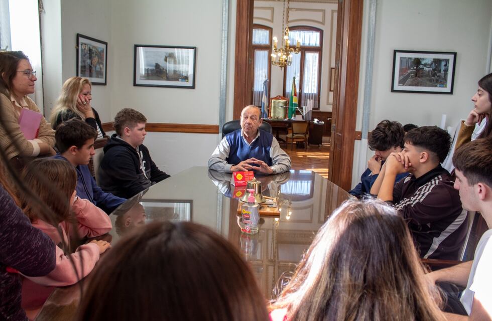 El intendente Sánchez recibió a alumnos de la Escuela Técnica
