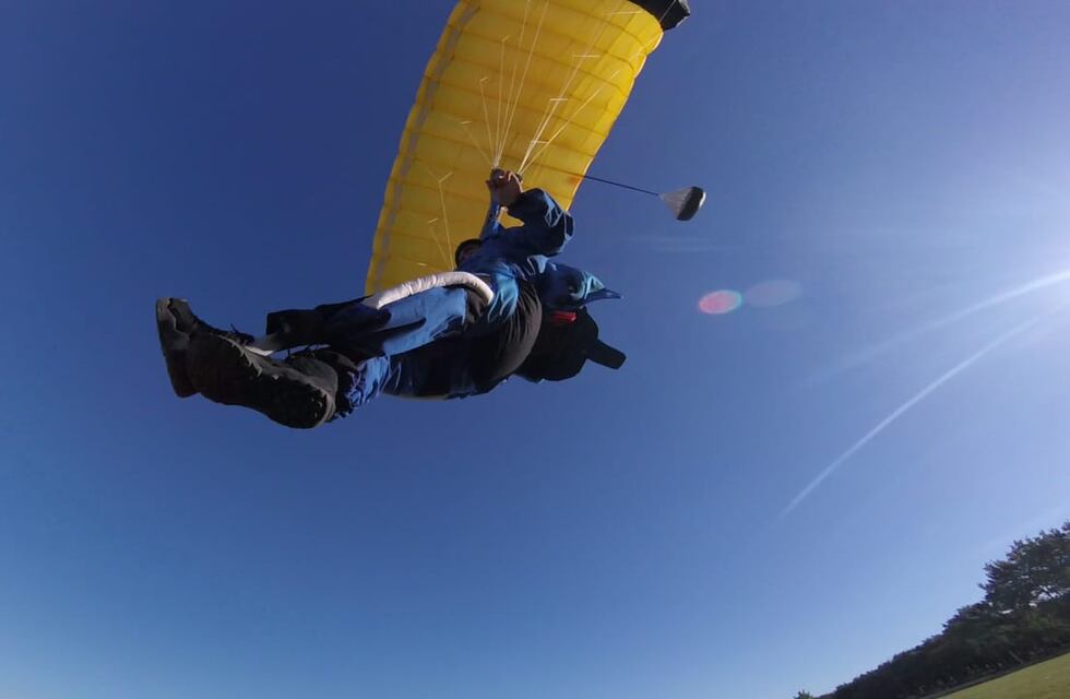 “Choco”, el paracaidista cordobés que desafía una amputación y busca ser parte de un récord argentino