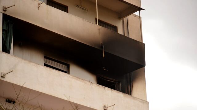 Incendio en el piso quinto de un edificio en calle Soldado Ruiz 1030, de barrio San Martín. Varios evacuados. (José Gabriel Hernández / La Voz)