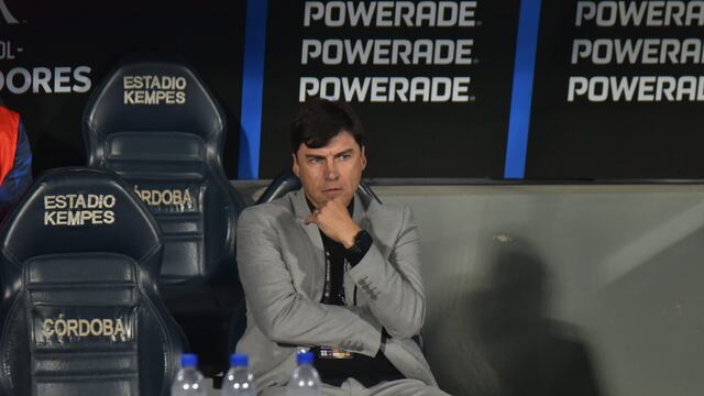 Alexander Medina en un labertino. ¿Seguirá como DT de Talleres? (Facundo Luque / La Voz).