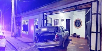 Conductora detenida por manejar ebria y chocar contra una vivienda en Posadas.