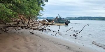 General Urquiza: una canoa se hundió cuando una familia intentaba cruzar el Paraná, murió una niña.