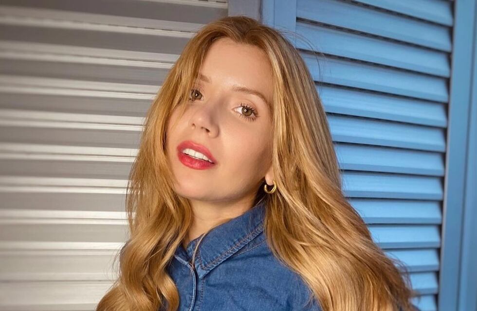 Laurita Fernández posó en colaless frente al espejo, con ilusión óptica incluida