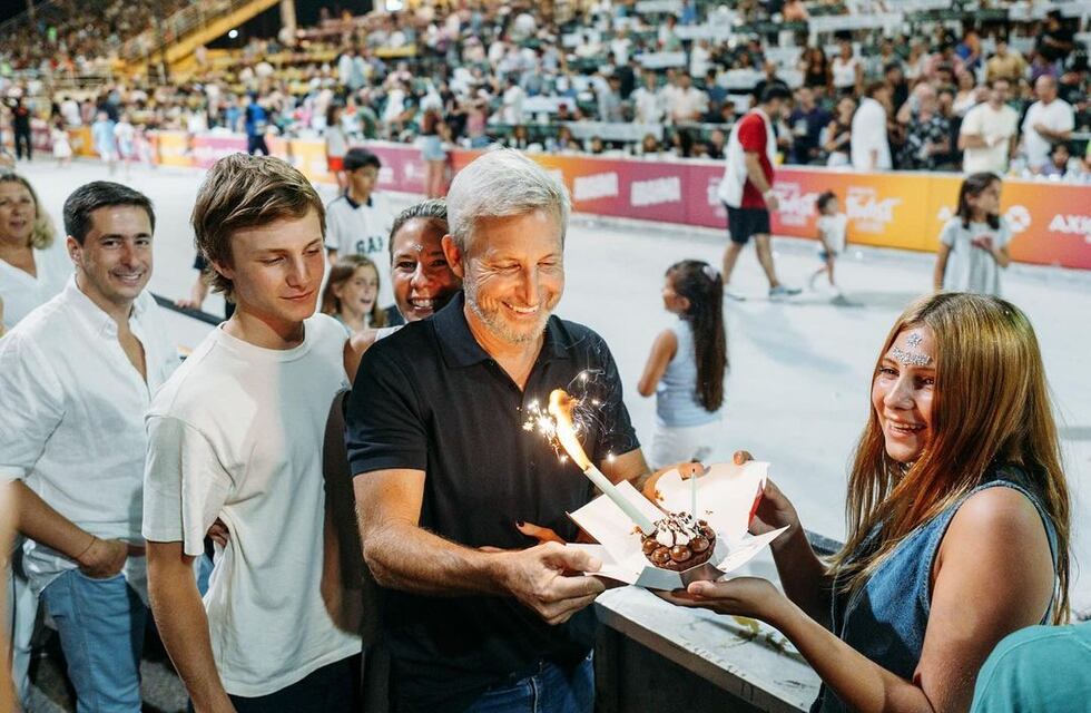 Rogelio Frigerio celebró su cumpleaños en el Carnaval del País