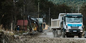 En Andorra iniciaron los trabajos de movimiento de suelo y construcción del cordón cuneta sobre la calle de acceso Lloncharich.