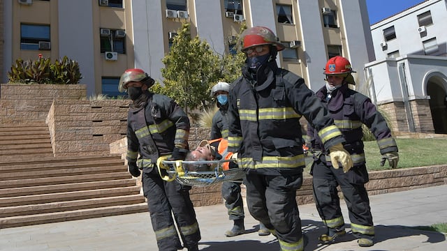 Simulacro de Sismo en Casa de Gobierno
En el día de la Defensa Civil, los Bomberos de la Policía, y personal de Defensa Civil, realizaron una evacuación programada.
Foto: Orlando Pelichotti