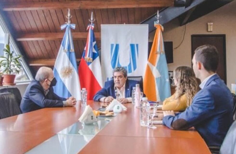 La Municipalidad de Ushuaia agradeció al cónsul de Chile en su despedida de la ciudad
