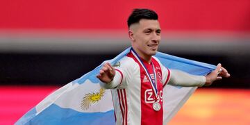 Lisandro Martínez podría ser pretendido por el Manchester United.