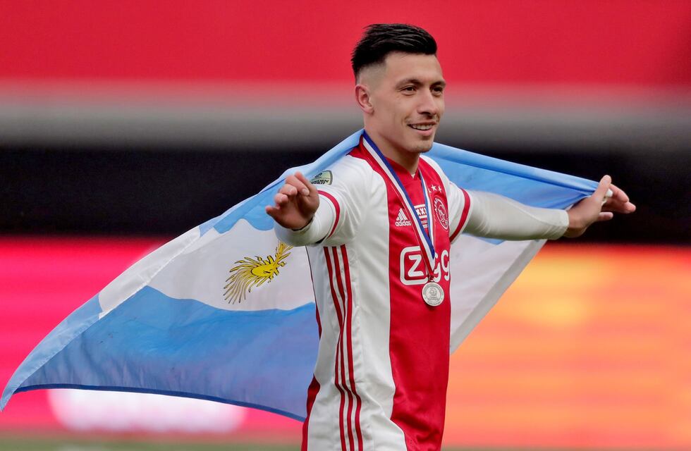 Lisandro Martínez podría jugar en el Manchester United