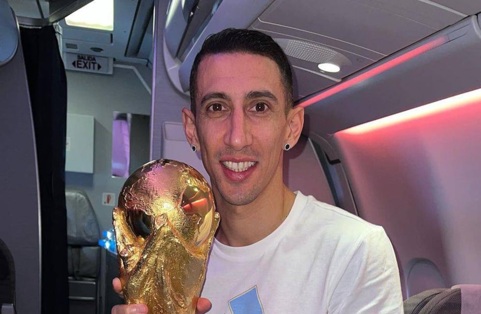 La banda de la Perdriel se reunió con Ángel Di María y su medalla de campeón