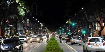 La Municipalidad quiere aplicar sanciones a peatones y otras personas que impidan la normal circulación. (@munirosario)