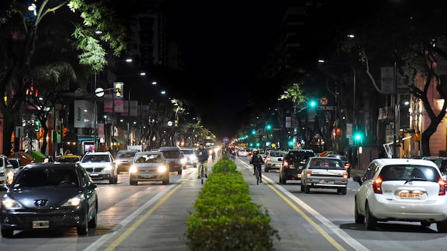 La Municipalidad quiere aplicar sanciones a peatones y otras personas que impidan la normal circulación. (@munirosario)