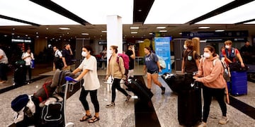 Más de cien países cierran sus fronteras e imponen restricciones ante el avance de la variante Delta
