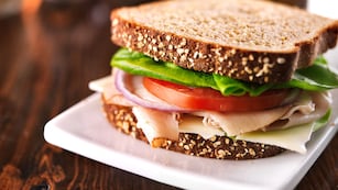 Al menos 50 personas se intoxicaron por consumir productos de una reconocida sandwichería de Córdoba. (Imagen ilustrativa)