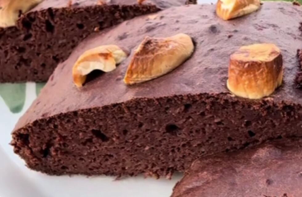 Si tenés manzanas arenosas no las tires y hacé un delicioso brownie: receta fácil y saludable