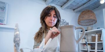 Ana Simionato, artista visual ceramista.