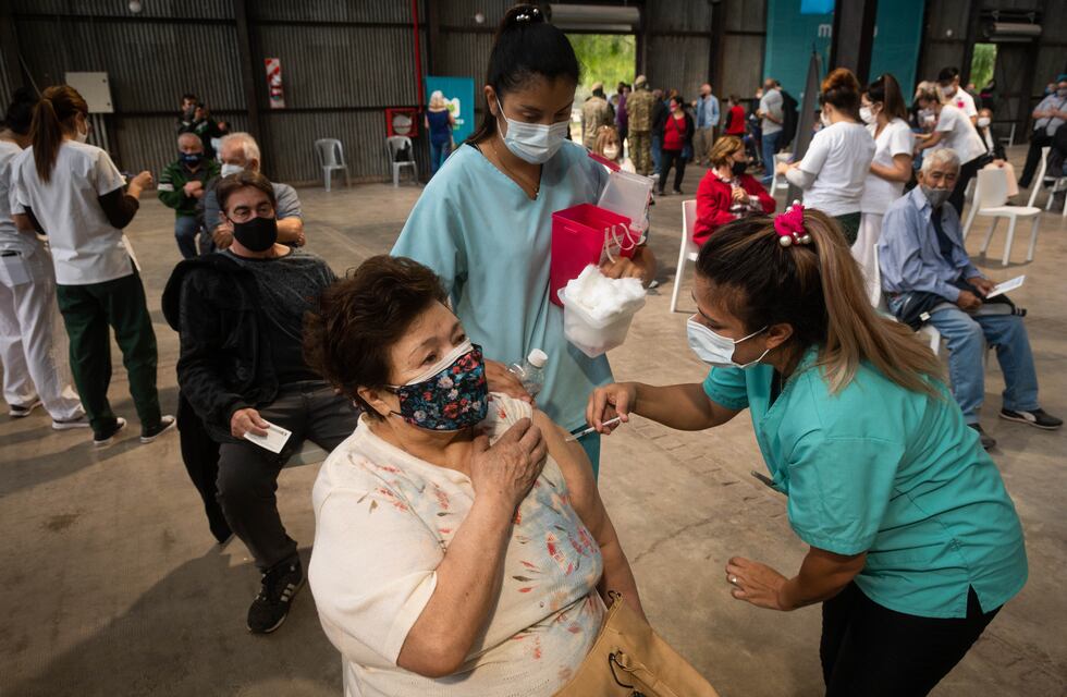 Nación contradice a la Provincia respecto a las vacunas contra el Covid-19 en stock