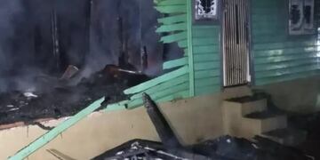 Investigan un incendio que destruyó la oficina de Ecología en Jardín América.