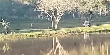 Eldorado: filman a un automovilista realizando maniobras peligrosas con su camioneta.