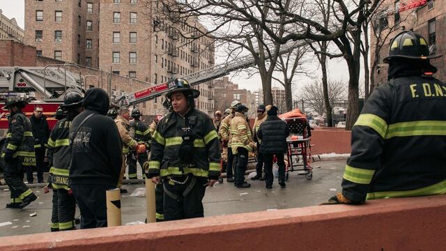 Un incendio en Nueva York dejó al menos 19 muertos, entre ellos 9 menores de edad, y más de 60 víctimas fatales.