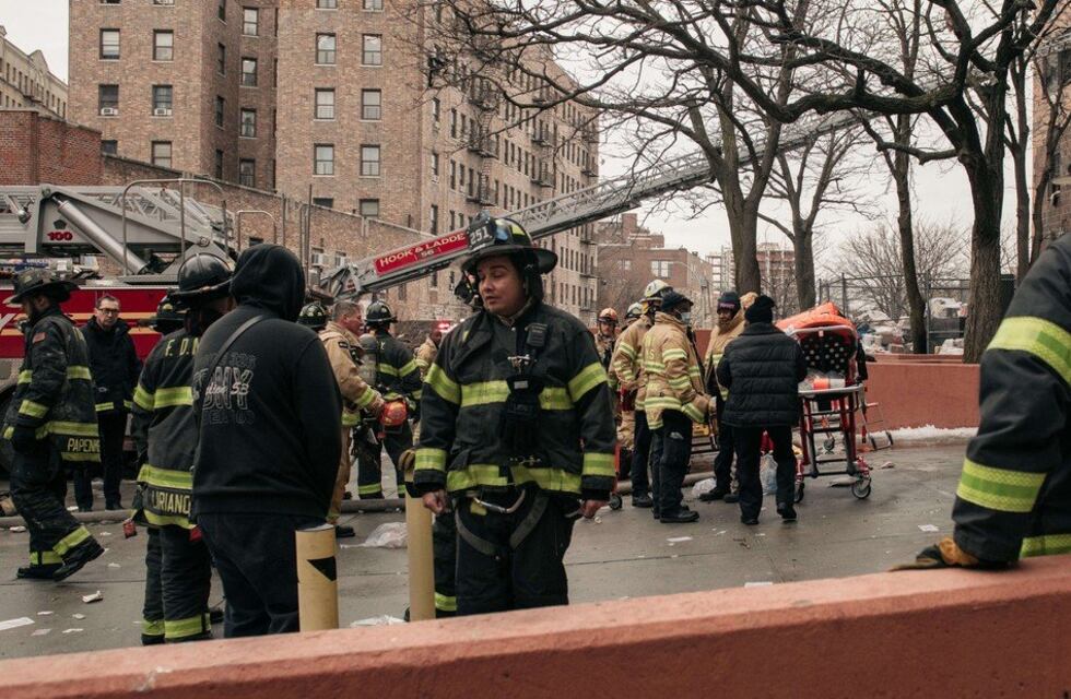 Estados Unidos: un incendio en Nueva York dejó al menos 19 muertes y más de 60 heridos