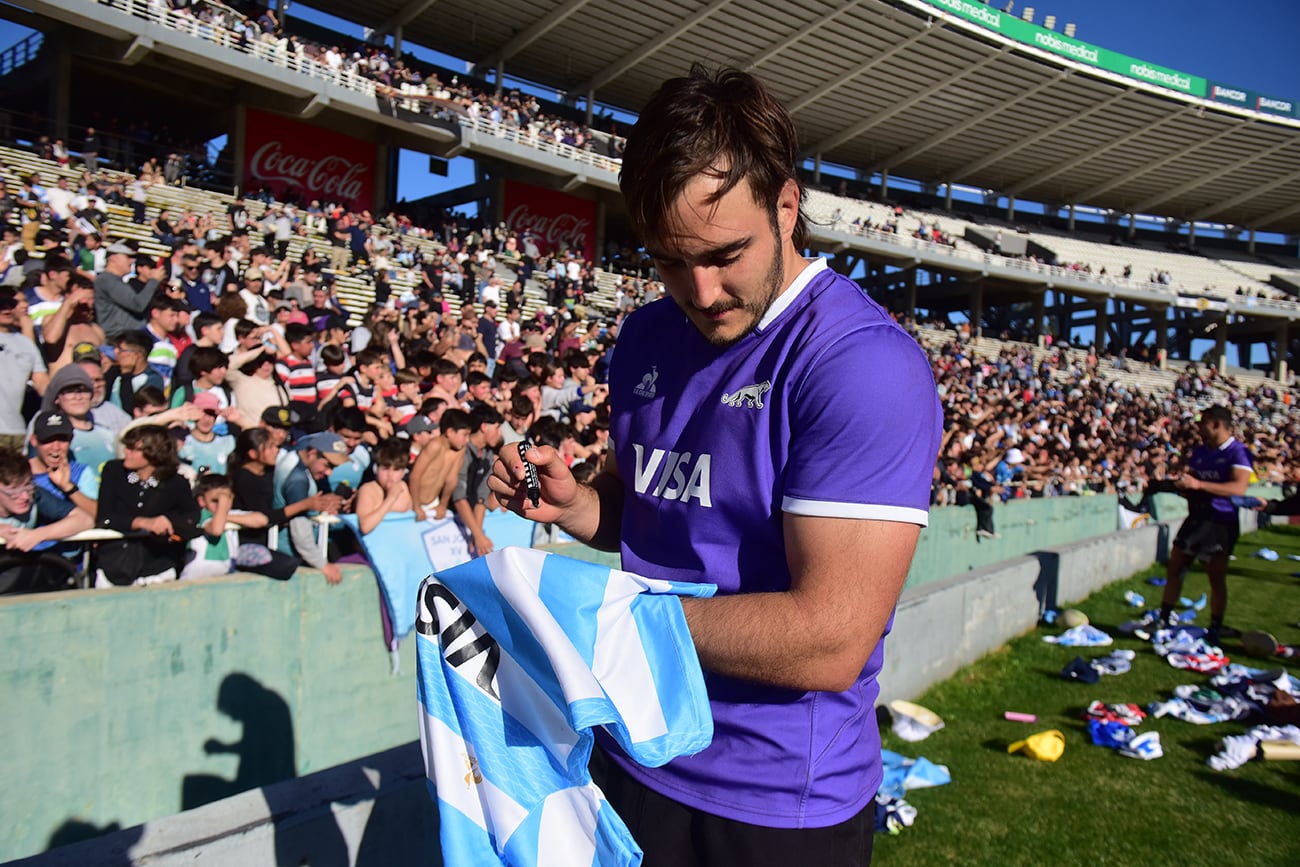 Entrenamiento abierto de Los Pumas en el Kempes. (José Gabriel Hernández / La Voz).