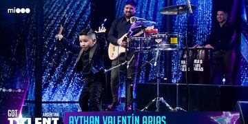 El pequeño santiagueño que cautivó con su talento y tocó los timbales.