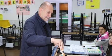 Omar Perotti ya votó en las elecciones generales de Santa Fe.