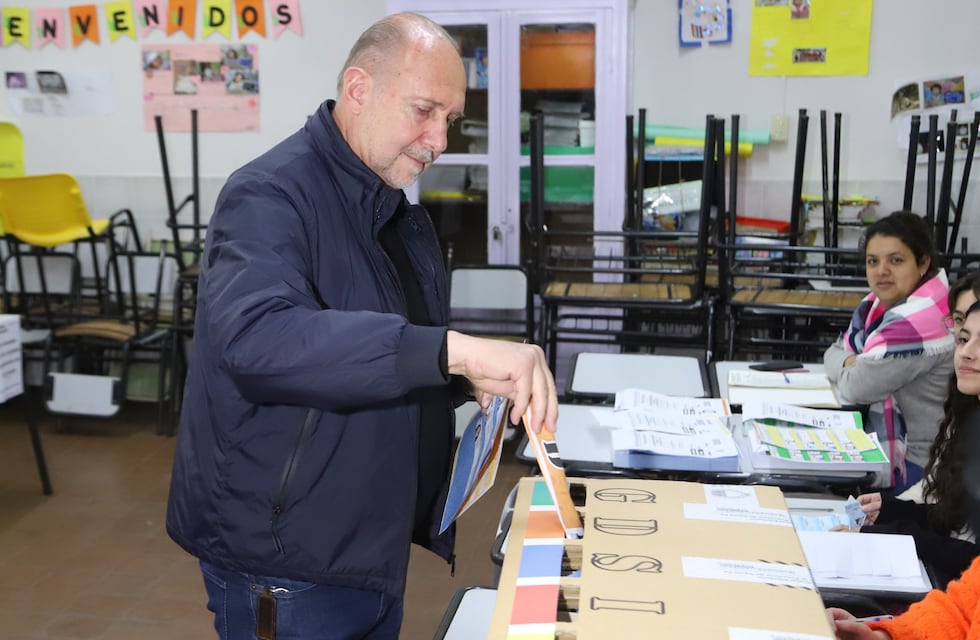 Omar Perotti aseguró: “Entregamos una provincia mucho mejor que la que recibimos y se emocionó al recordar a sus padres