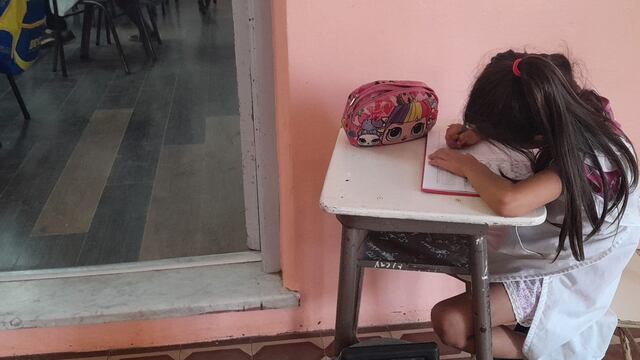 Saldungaray: directivos decidieron que una alumna tuviera su pupitre fuera del aula