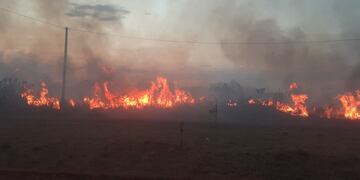 Posadas: registran un gran foco de incendio en el barrio Itaembé Guazú.