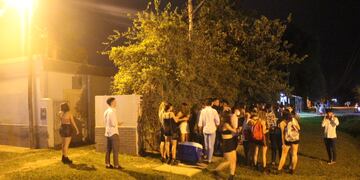 En Resistencia se registró una fiesta en que la habían cerca de 1000 jóvenes.