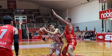 Jujuy Básquet compitió de igual a igual durante tres cuartos ante el puntero de la Conferencia Norte.