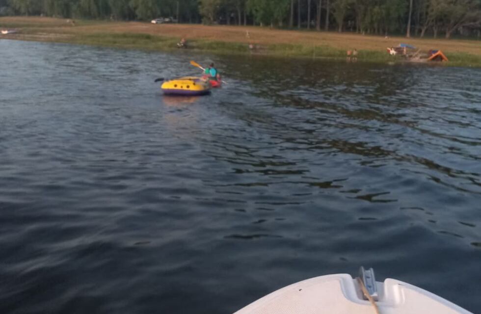 Desesperación en Dique Los Molinos: lo rescataron luego de que su bote se diera vuelta
