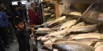 Venta de pescado en el Mercado Norte (Ramiro Pereyra)