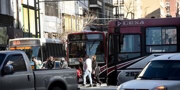 Marcha piquetera nacional. Complicaciones en el tránsito en el centro de Córdoba. (Pedro Castillo / La Voz)