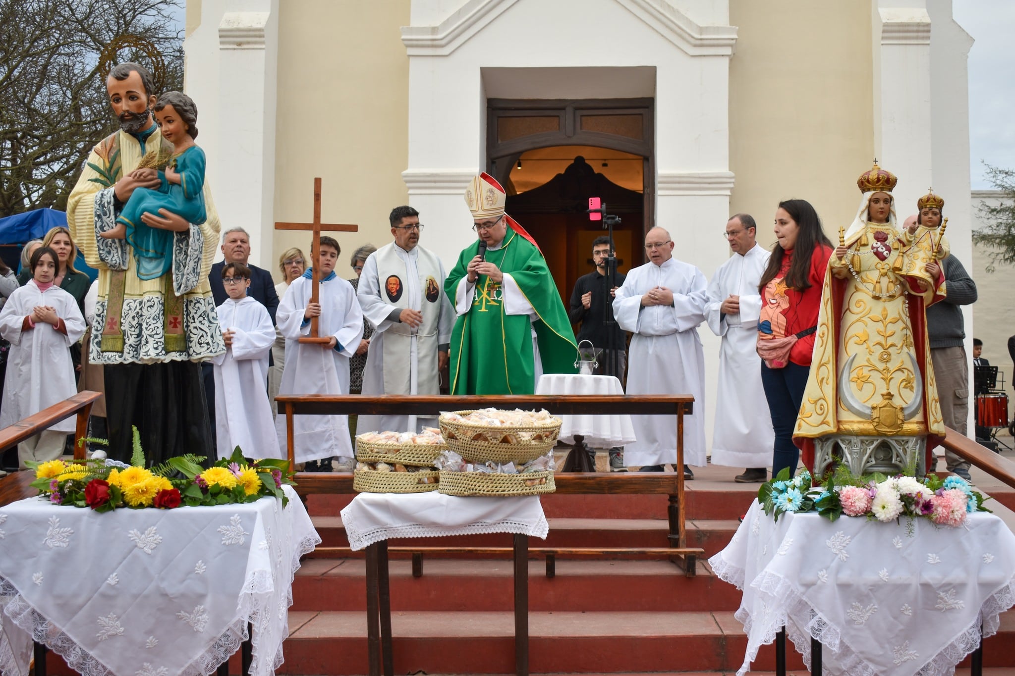 Los fieles de Arroyito celebraron a San Cayetano Santo Patrono del pan y del trabajo