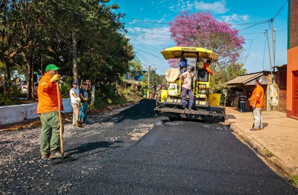 Continúan los trabajos de asfaltado en Eldorado