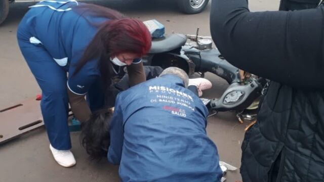 Una mujer herida tras un accidente de tránsito en Puerto Iguazú.