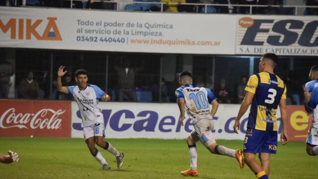 Alex Luna convirtió el gol que abrió el marcador en Rafaela