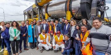 Vuoto presentó junto al Ministro De Pedro la nueva fábrica de asfalto en caliente