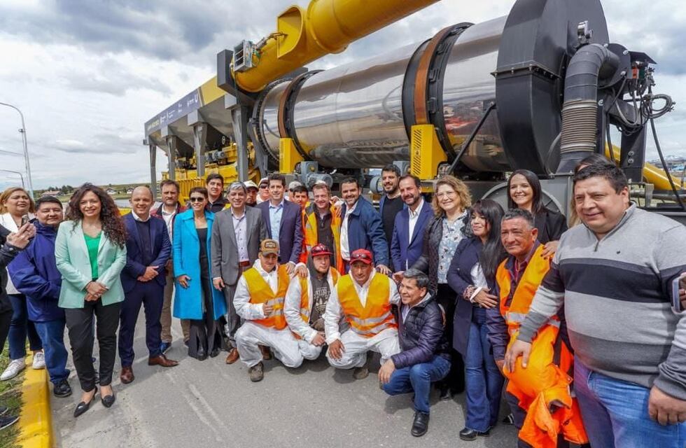 Vuoto presentó junto al Ministro De Pedro la nueva fábrica de asfalto en caliente