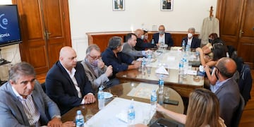 Los ministros Marcos Corach, Walter Agosto y Celia Arena se reunieron con dos comisiones de la Legislatura.