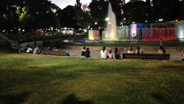 Aguas danzantes en la Plaza Independencia.